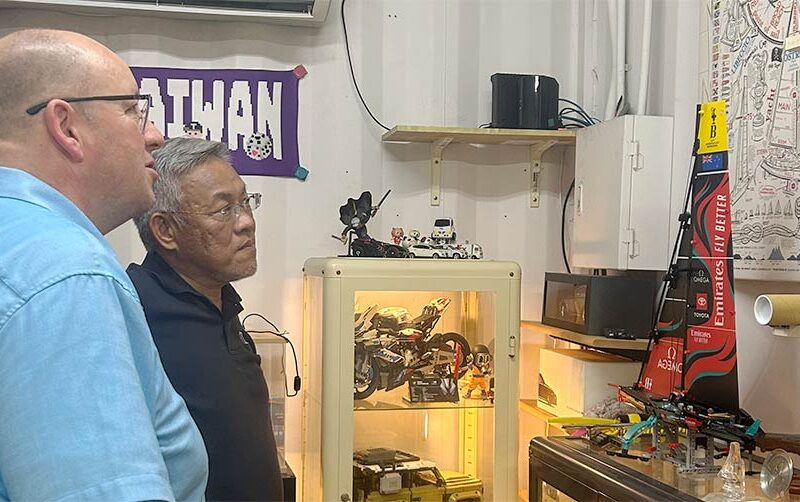 來訪紀錄丨帶領德國利瑪銷售總監Robert Dimmler先生參觀邁恩捷二樓收藏空間