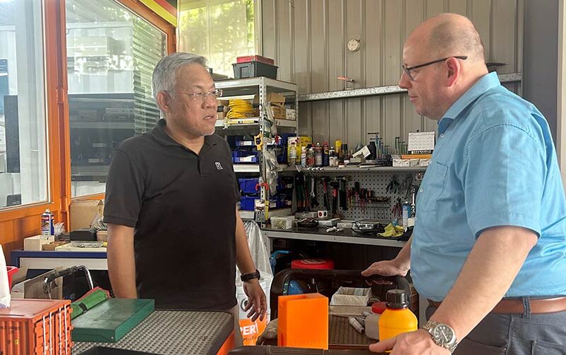 來訪紀錄丨與德國利瑪銷售總監Robert Dimmler先生介紹德國洛伊特產品展示區
